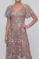 Laden Sie das Bild in den Galerie-Viewer, Dusty Rose Pailletten A-Linie V-Ausschnitt Langes Mutter der Braut Kleid