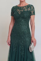 Laden Sie das Bild in den Galerie-Viewer, Applizierte eine Linie dunkelgrünes Rundhals-Brautkleid