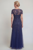Laden Sie das Bild in den Galerie-Viewer, Applizierte eine Linie dunkelgrünes Rundhals-Brautkleid