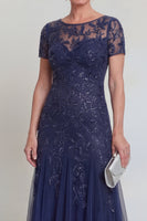 Laden Sie das Bild in den Galerie-Viewer, Applizierte eine Linie dunkelgrünes Rundhals-Brautkleid