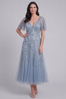 Laden Sie das Bild in den Galerie-Viewer, Graublaue Tüll-Pailletten V-Ausschnitt langes Mutter-der-der-Braut-Kleid mit Ärmeln