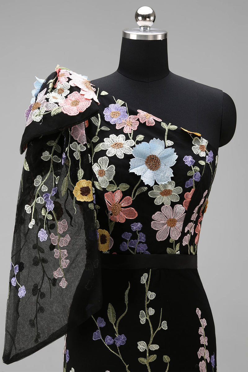 Laden Sie das Bild in den Galerie-Viewer, Asymmetrisches Einschulteriges Schwarzes Blumenstickerei Meerjungfrauen Langes Hochzeitsgastkleid