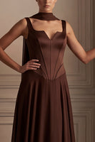 Laden Sie das Bild in den Galerie-Viewer, Kaffee Langes Chiffon Brautjungfernkleid mit Schal