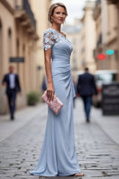 Laden Sie das Bild in den Galerie-Viewer, Hellblaue einschulterige Scheide mit gerafftem langen Mutter-der-Braut-Kleid mit 3D-Blumen