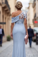 Laden Sie das Bild in den Galerie-Viewer, Hellblaue einschulterige Scheide mit gerafftem langen Mutter-der-Braut-Kleid mit 3D-Blumen