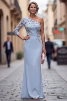 Laden Sie das Bild in den Galerie-Viewer, Ein Schulter hellblaues, mit Applikation verziertes Blumenkleid Mutter der Braut