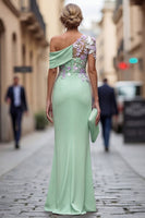 Laden Sie das Bild in den Galerie-Viewer, Grüne Scheide mit einer Schulter appliquiertes Blumenkleid Mutter der Braut