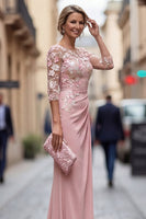 Laden Sie das Bild in den Galerie-Viewer, Rouge-Sheath-Bateau-Ausschnitt mit Blumen, gerafftes langes Mutter-der-Braut-Kleid mit Applikationen