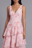 Laden Sie das Bild in den Galerie-Viewer, Pinkes Chiffon V-Ausschnitt, gestuftes, mit Blumenmuster und rüschendes langes Hochzeitskleid