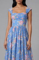 Laden Sie das Bild in den Galerie-Viewer, Quadrathals-Chiffon-Blau, geraffte, floralbedruckte Midi-Hochzeitskleider