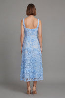 Laden Sie das Bild in den Galerie-Viewer, Blaues Quadrathals Blumen Midi-Kleid mit Applikationen