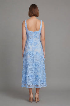 Blaues Quadrathals Blumen Midi-Kleid mit Applikationen
