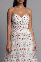 Laden Sie das Bild in den Galerie-Viewer, Herzausschnitt Champagner Tüll Applikiertes Blumen A-Linie Midi Kleid
