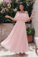Laden Sie das Bild in den Galerie-Viewer, Schulterfreies Rosa Tüll Sheath Plissiertes Maxikleid mit Rüschen