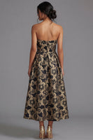 Laden Sie das Bild in den Galerie-Viewer, Schwarzes A-Linie Trägerloses Gerafftes Jacquard Blumen Midi-Kleid