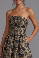 Laden Sie das Bild in den Galerie-Viewer, Schwarzes A-Linie Trägerloses Gerafftes Jacquard Blumen Midi-Kleid