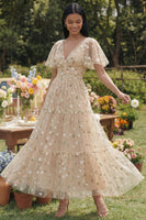 Laden Sie das Bild in den Galerie-Viewer, Champagner V-Ausschnitt Besticktes A-Linie Tüll Blumenkleid mit Flatterärmeln