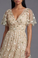 Laden Sie das Bild in den Galerie-Viewer, Champagner V-Ausschnitt Besticktes A-Linie Tüll Blumenkleid mit Flatterärmeln