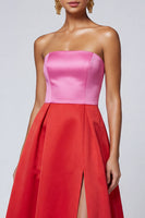 Laden Sie das Bild in den Galerie-Viewer, Trägerloses Rosa und Fuchsia A-Linie Midi Festkleid mit Schlitz