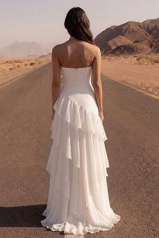 Trägerloses A-Line Elfenbein-Maxi-Strandhochzeitskleid mit Rüschen