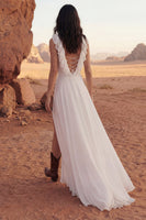 Laden Sie das Bild in den Galerie-Viewer, V-Ausschnitt A-Linie Elfenbein-Maxi-Brautkleid mit Rüschen und Schlitz