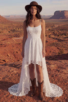Laden Sie das Bild in den Galerie-Viewer, A-Linie Spaghetti-Träger elfenbeinfarbene blumige Spitze hoch niedriges Boho-Hochzeitskleid