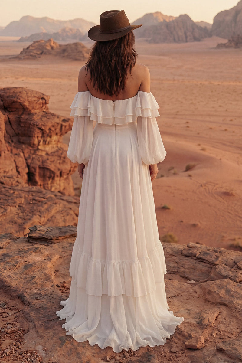 Laden Sie das Bild in den Galerie-Viewer, Elfenbein Schulterfreies Maxi A Linie Strand Hochzeitskleid mit Rüschen