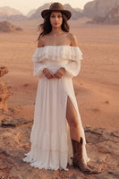 Laden Sie das Bild in den Galerie-Viewer, Elfenbein Schulterfreies Maxi A Linie Strand Hochzeitskleid mit Rüschen