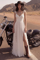 Laden Sie das Bild in den Galerie-Viewer, Elfenbein V-Ausschnitt A-Linie Spitze Strand Brautkleid mit Schlitz