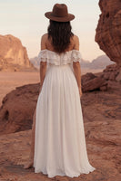 Laden Sie das Bild in den Galerie-Viewer, Schlichtes Elfenbein Schulterfreies Langes Strand Hochzeitskleid mit Schlitz
