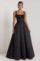 Laden Sie das Bild in den Galerie-Viewer, A-Linie Satin, schwarze weiße Punkte, quadratischer Ausschnitt, langes Festkleid mit Schleife