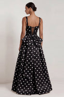 Laden Sie das Bild in den Galerie-Viewer, A-Linie Satin, schwarze weiße Punkte, quadratischer Ausschnitt, langes Festkleid mit Schleife