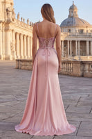 Laden Sie das Bild in den Galerie-Viewer, Rosa Scheide Floral Gerafftes Korsett Langes Abschlussballkleid mit Seitenumhang