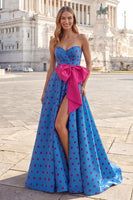 Laden Sie das Bild in den Galerie-Viewer, Blaues A-Linie trägerloses, langgepunktetes Stoff-Kleid mit Polka-Punkten und Schlitz