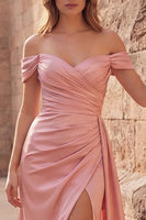 Laden Sie das Bild in den Galerie-Viewer, Rosa Schulterfreies Gerafftes Satin Langes A-Linie Ballkleid mit Schlitz