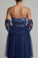 Laden Sie das Bild in den Galerie-Viewer, Marineblaues A Linie Trägerloses Langes Tüll Kleid Mutter der Braut mit Girlande