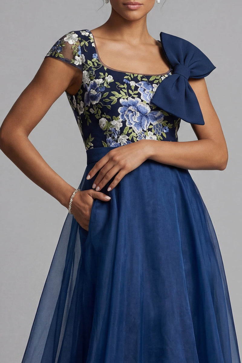 Laden Sie das Bild in den Galerie-Viewer, Marineblaues Blume A-Linie Chiffon Quadrathals Langes Mutter der Braut Kleid mit Schleife