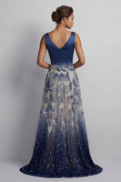 Laden Sie das Bild in den Galerie-Viewer, Glitzernder marineblauer V-Ausschnitt A-Linien-Mutter-der-der-Braut-Kleid mit Schleife
