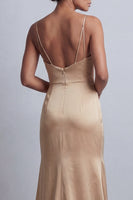 Laden Sie das Bild in den Galerie-Viewer, Champagner-Meerjungfrau-Satin-Kleid der Mutter der Braut mit abnehmbarem Umhang