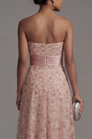 Laden Sie das Bild in den Galerie-Viewer, Trägerloses Perlenbesetztes Blush A Linie Brautmutterkleid mit abnehmbarem Umhang
