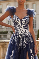 Laden Sie das Bild in den Galerie-Viewer, Marineblaues Blumen-A-Linie V-Ausschnitt Rüschenärmel Tüll-Langballkleid mit Schlitz