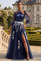 Laden Sie das Bild in den Galerie-Viewer, Marineblauer Halter Ein mit 3/4 Ärmeln besticktes langes Tüllballkleid mit Schlitz