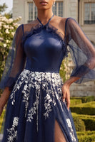 Laden Sie das Bild in den Galerie-Viewer, Marineblauer Halter Ein mit 3/4 Ärmeln besticktes langes Tüllballkleid mit Schlitz