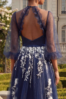 Laden Sie das Bild in den Galerie-Viewer, Marineblauer Halter Ein mit 3/4 Ärmeln besticktes langes Tüllballkleid mit Schlitz