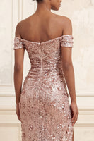 Laden Sie das Bild in den Galerie-Viewer, Glitzerndes Rouge von den Schultern Meerjungfrauen-Pailletten gerafftes langes Abschlussballkleid mit Schlitz