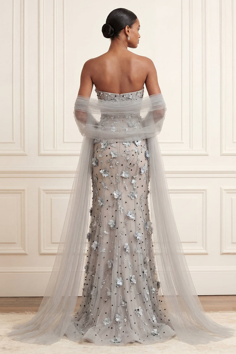 Laden Sie das Bild in den Galerie-Viewer, Silbernes Meerjungfrauen-Trägerloses Pailletten-Appliquiertes langes Abschlussballkleid mit Umhang