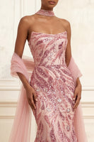 Laden Sie das Bild in den Galerie-Viewer, Glitzerndes rosa Meerjungfrauen-Trägerloses Pailletten-Langballkleid mit Umhang