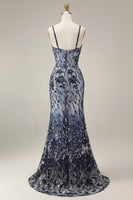 Laden Sie das Bild in den Galerie-Viewer, Glitzerndes Marineblaues Meerjungfrauen Pailletten Langes Abschlussballkleid mit Umhang