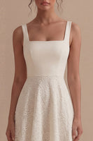 Laden Sie das Bild in den Galerie-Viewer, Elfenbein Spitze Quadrathals A-Linie Midi Standesamt Kleid