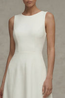 Laden Sie das Bild in den Galerie-Viewer, Weißes Rundhals Ärmelloses A-Linie Standesamt Kleid